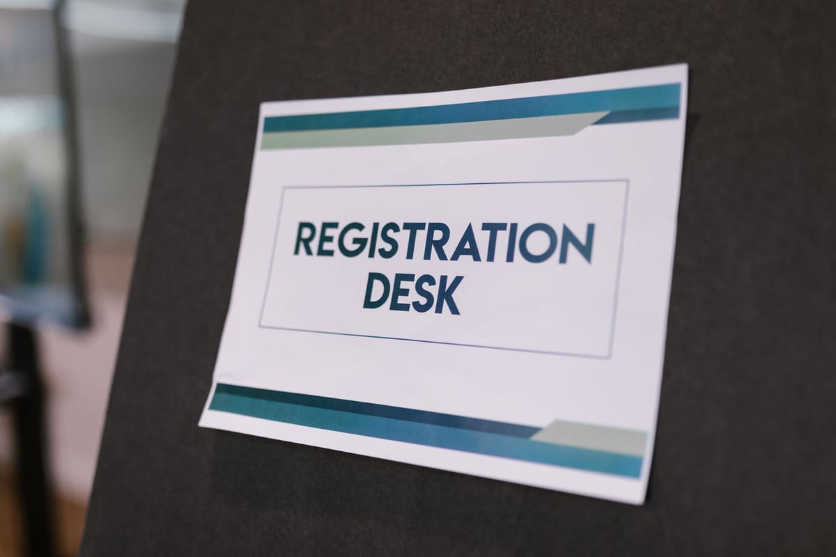 A registration directional sign at a conference